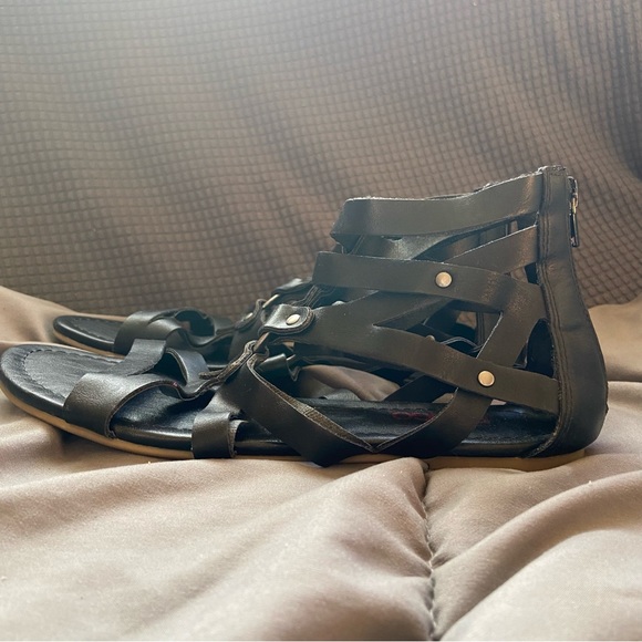 Bongo Gladiator Sandals - Picture 5 of 8